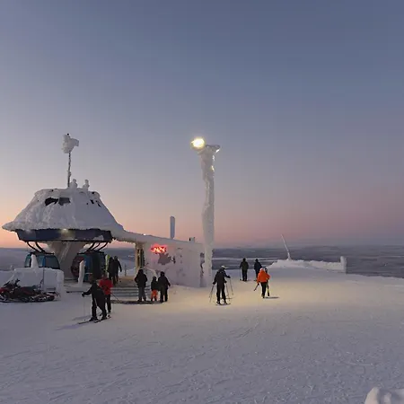 Alley 3b - In Centre Levi