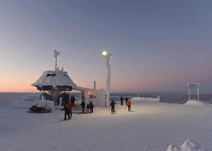 Alley 3b - In Centre Levi