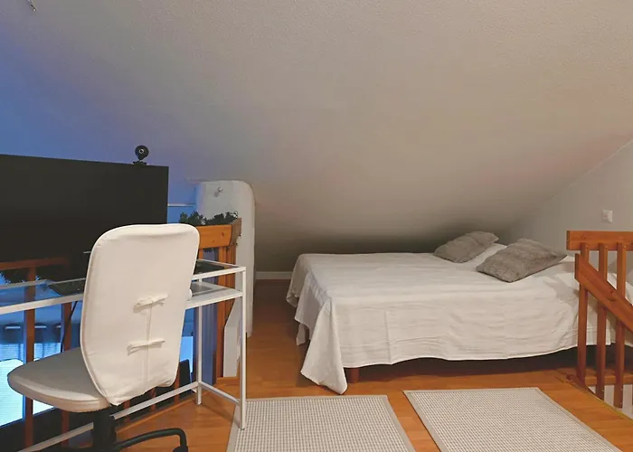 Alley 3b - In Centre * Levi