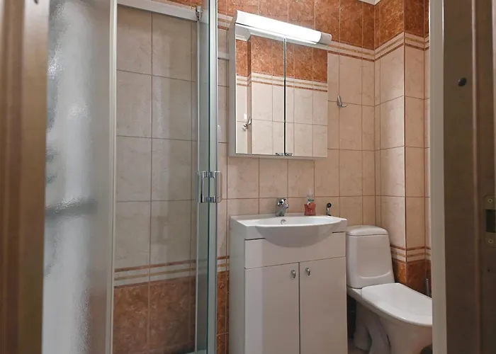 Alley 3b - In Centre * Levi