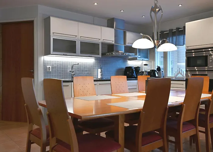 Alley 3b - In Centre Levi