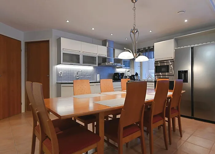 Alley 3b - In Centre * Levi